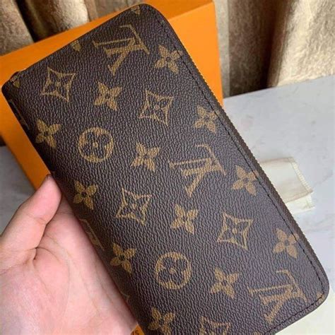 ví nam louis vuitton|Louis Vuitton flask price.